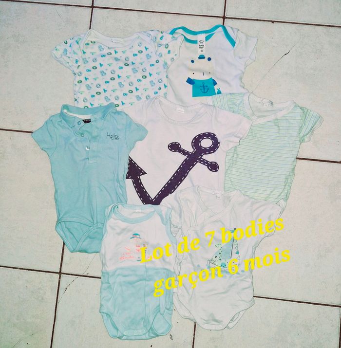 Lot bodies MC garçon 6 mois