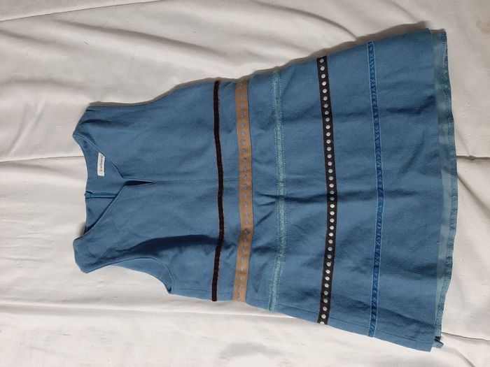 Robe en laine cacharel taille 4 ans.