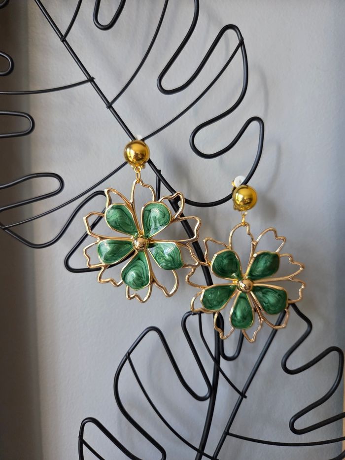 Clips d oreilles grandes fleurs - photo numéro 3