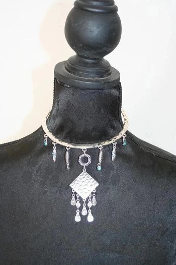 Collier pierres bleu clair neuf