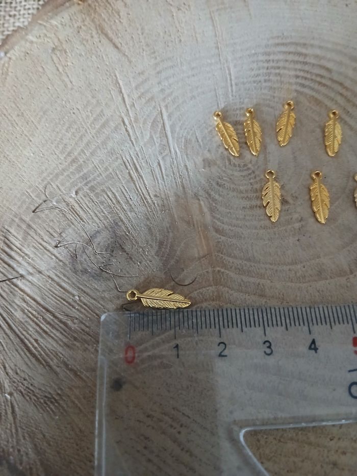 Lot de 22 breloques plumes doré - photo numéro 2