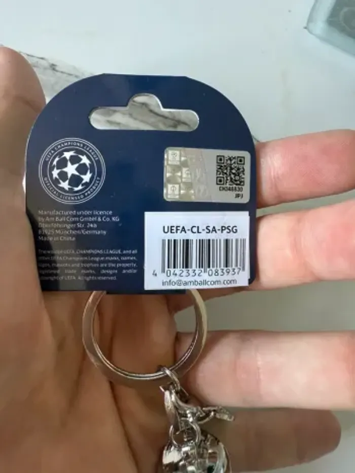 Porte-clés PSG 🏆 Édition Collector “Vainqueur Ligue des Champions” en rupture de stock partout - photo numéro 6