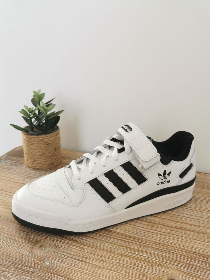 Baskets Sneakers en cuir Forum Low Adidas Pointure 43 ⅓ - photo numéro 2