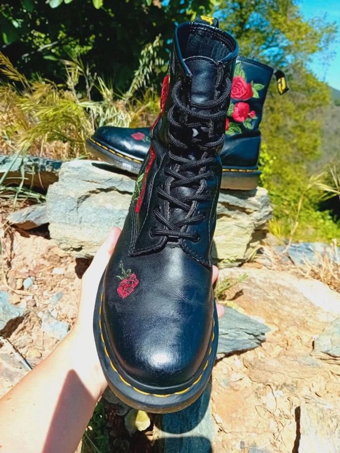 Dr. Martens Vonda roses brodées 🌹 40 - photo numéro 3