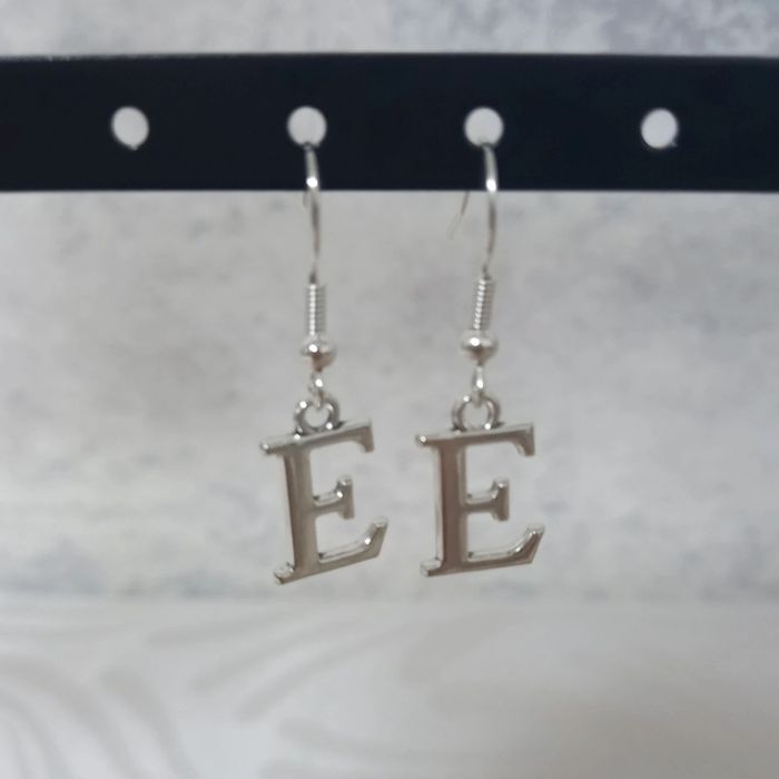 Boucle d'oreille lettre