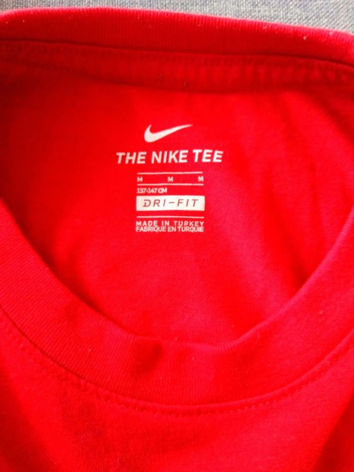 C49 t-shirt rouge Nike 9 ans - photo numéro 3