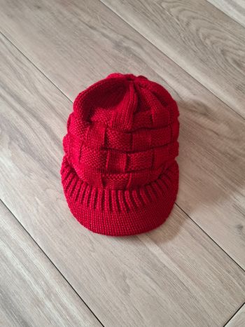 Bonnet femme hiver avec visière bordeaux