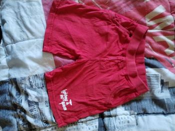Short rouge