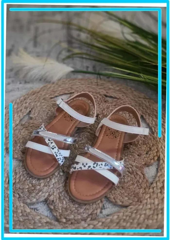 Sandale taille 28/29 neuve