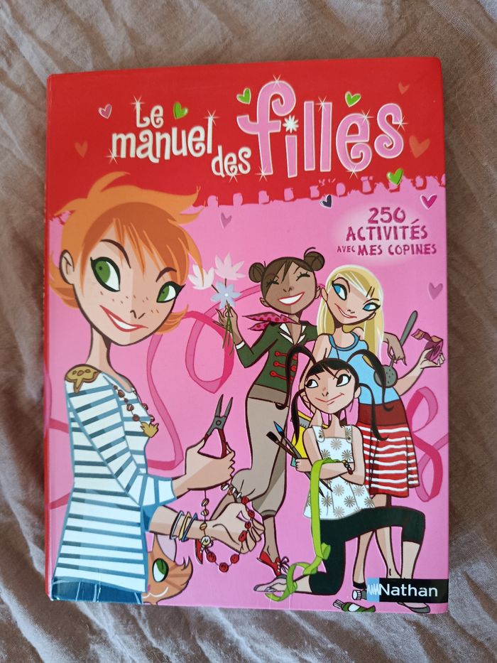 Livre le manuel des filles de Nathan