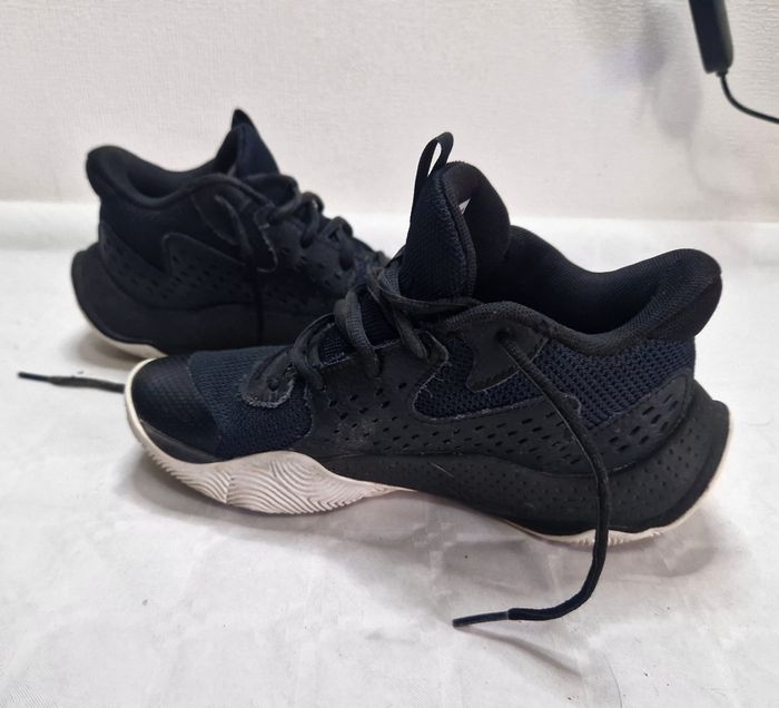 Basket , garçon  , Under armour  , taille 36.5 - photo numéro 4