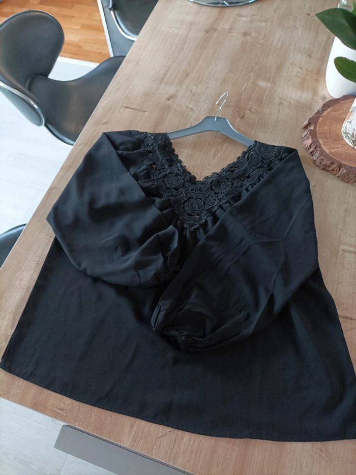 Blouse encolure dentelle - photo numéro 3