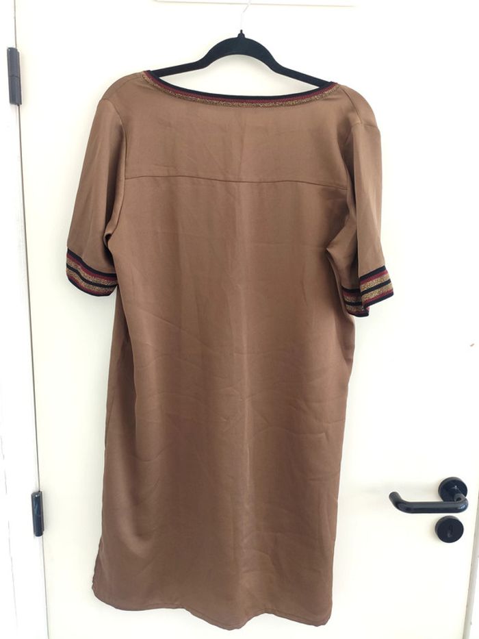 Belle robe marron satinée avec liseret coloré manches et col Scotch & Soda 38 parfait état - photo numéro 3