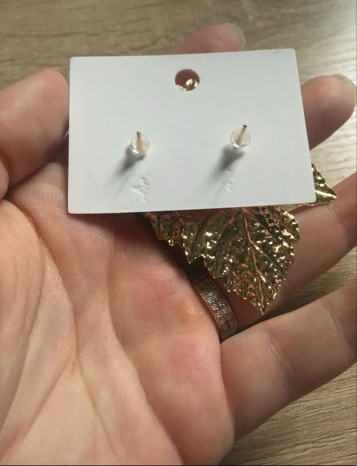 Boucles d’oreilles NEUVES avec étiquette femme forme de feuilles 🍁couleur doré - photo numéro 6