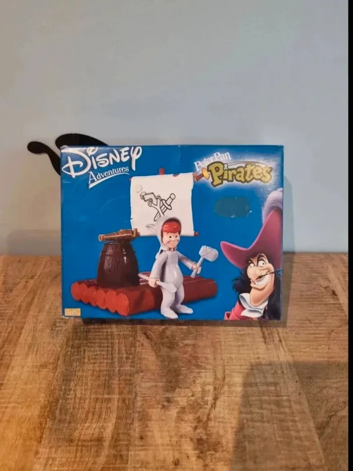 Figurine radeau garçon perdu peter pan famosa