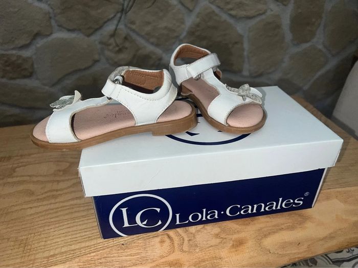 Lola canales Chaussures d’été claquette plates fleurs blanche P25 sandales - photo numéro 2