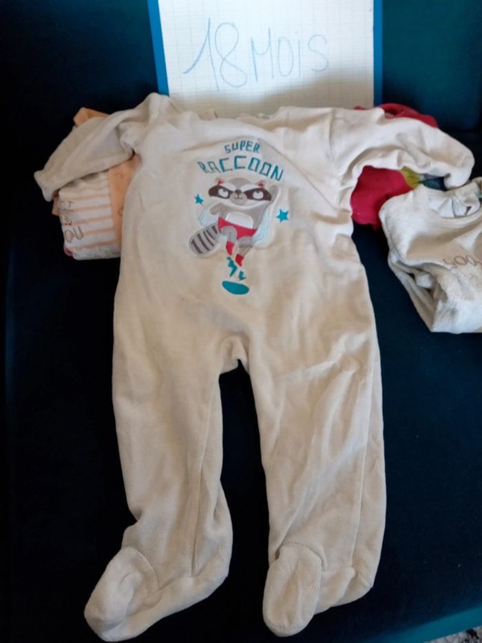 Lot de 8 pyjamas + 1 body + 1 bavoir 18mois - photo numéro 7