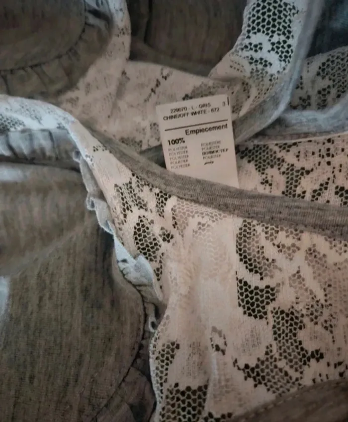 Haut gris dentelle blanche Mim Taille L Neuf - photo numéro 7