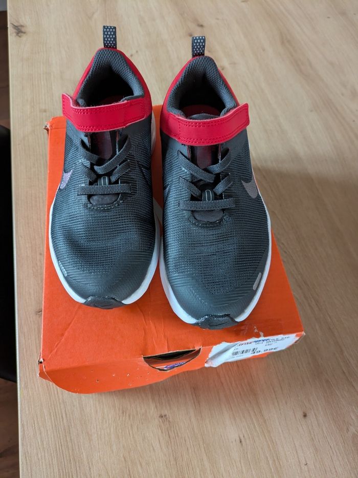 Nike scratch neuves pointure 31 - photo numéro 2