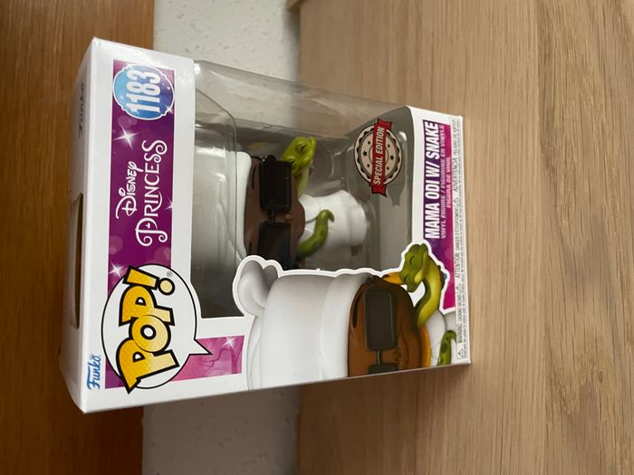 Pop Mama Odi W/ Snake 1183