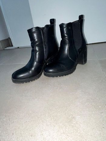 Bottines noires à talons – très peu portées – semelles marquées taille 38
