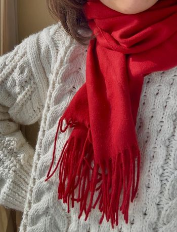 Écharpe rouge Galeries Lafayette très bon état