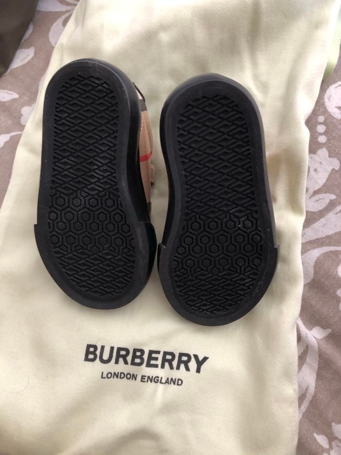 Basket burberry taille 19 - photo numéro 2