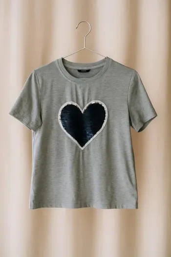 T-shirt femme gris cœur sequins – taille 38 – marque Shein