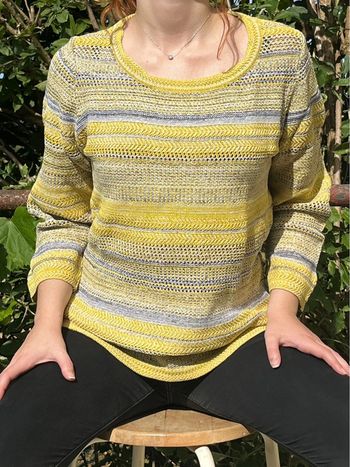 Pull manches 3/4 en maille rayé jaune et gris