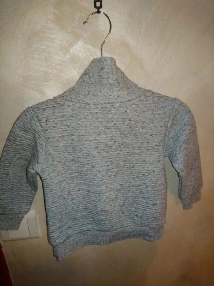 Joli petit sweat gris moucheté Primark taille 12/18 mois - photo numéro 3