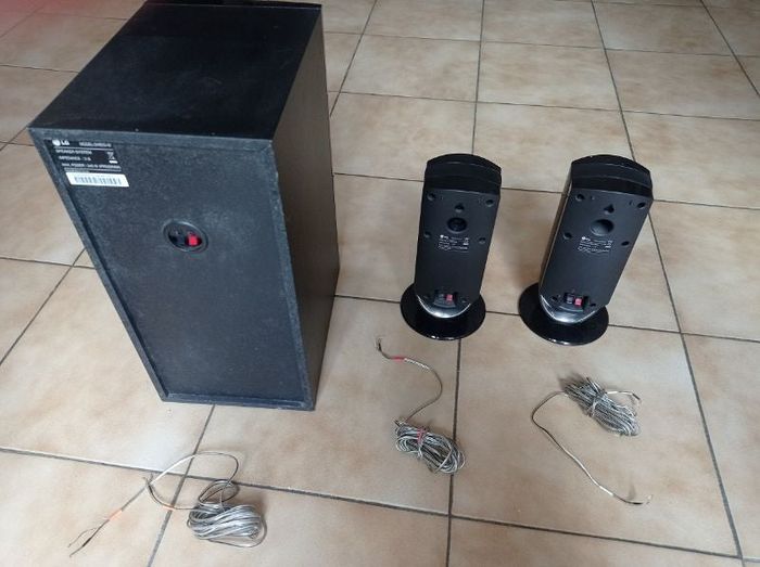 Lot enceintes + caisson de basse LG