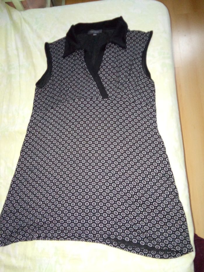 tunique noir avec motifs blanc sans manche