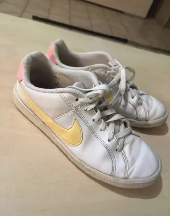 Baskets Nike oranges et blanches
