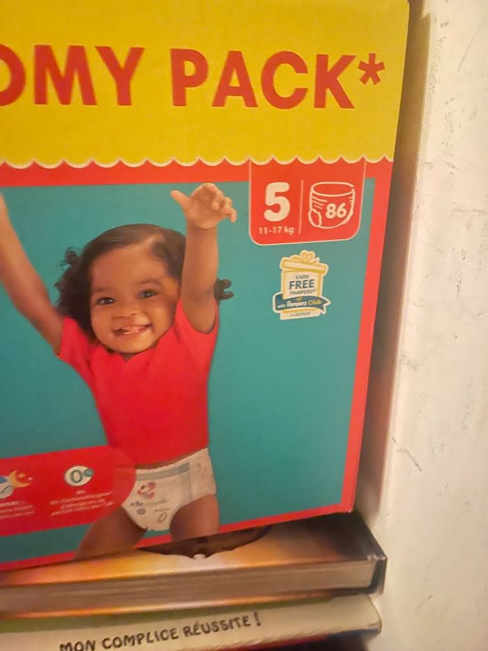 carton de couche Pampers culotte  taille 5 neuf