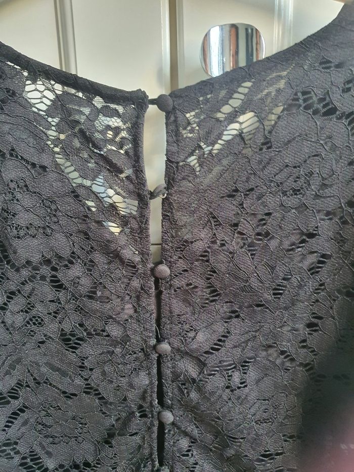 Robe noire en dentelle - photo numéro 5
