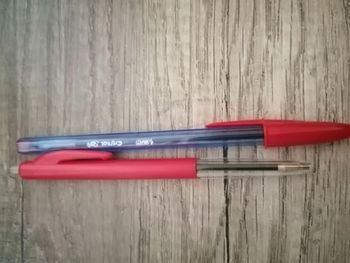 2 crayons billes rouge