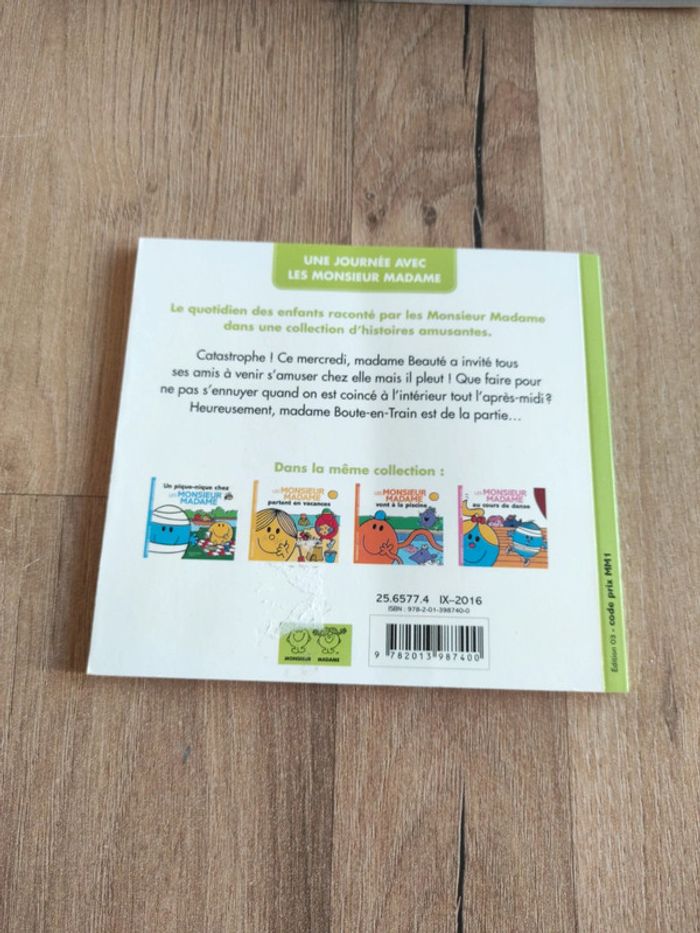 Livre : Un mercredi chez les Monsieur Madame - photo numéro 2