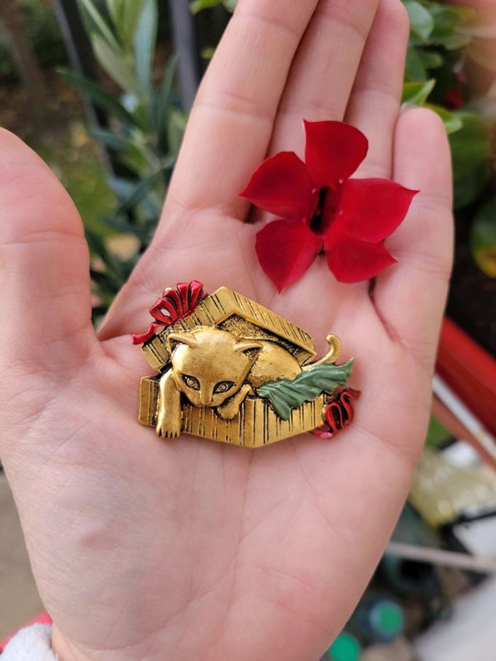 Broche chat 🐱 dans son panier