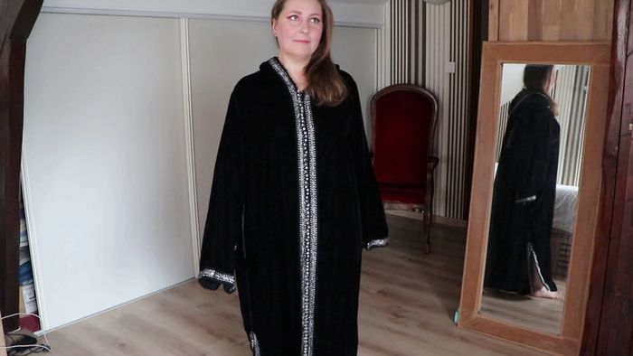 Robe à capuche orientale style kaftan en velours noir pour femme - photo numéro 4