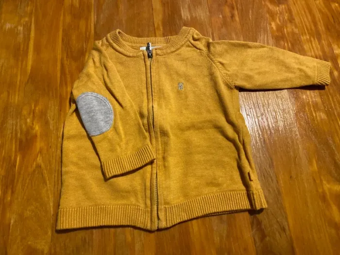 Lot de pulls et gilets 6mois - photo numéro 3