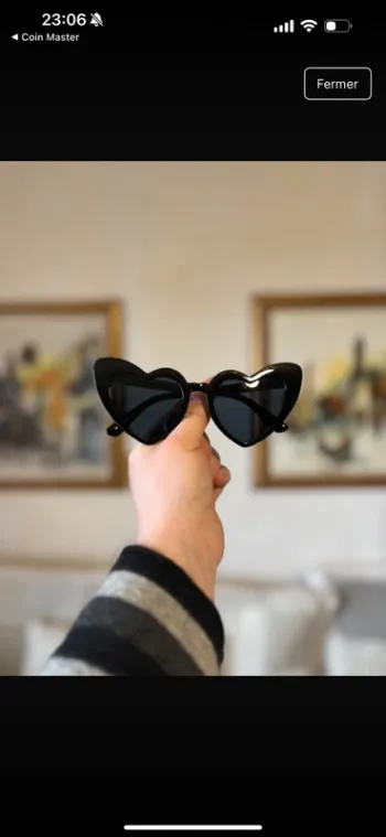 1 paire de lunettes de soleil cœur