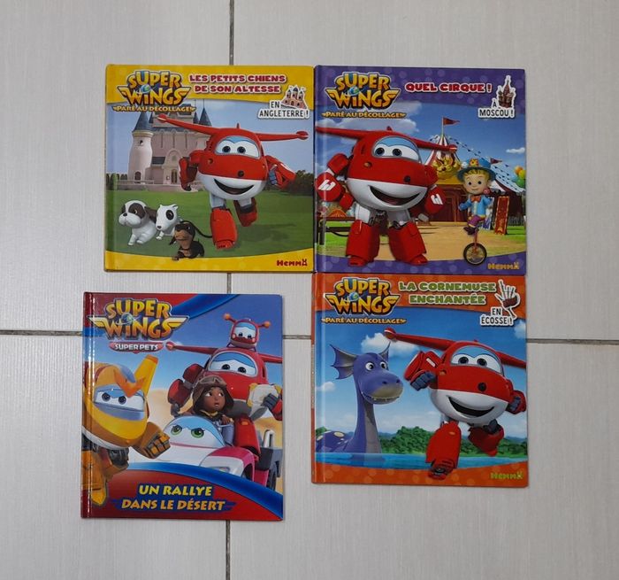 Livres Super wings 
Légers défauts / voie photos