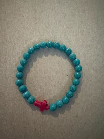 Bracelet perle bleu et croix rose ete tropical elastique