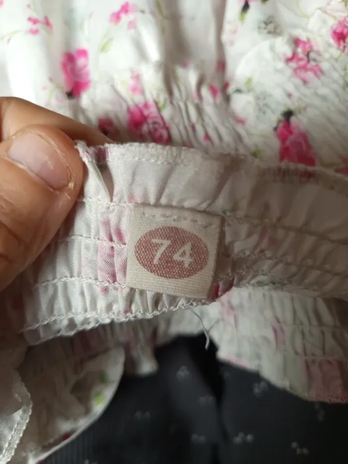 Robe imprimé fleurs excellent etat taille 9mois - photo numéro 2