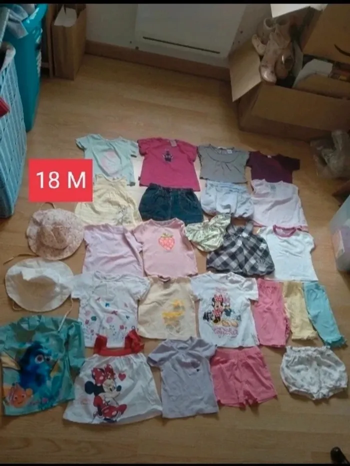 Lot de 24 vêtements fille. et 2 chapeaux. Saison été. Taille 18 mois - photo numéro 2