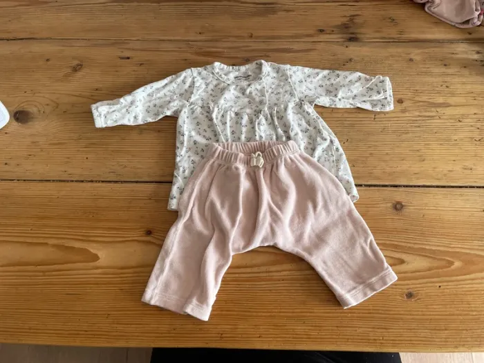 Lot 1 mois bébé fille