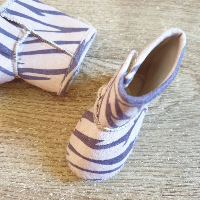 🩷 Bottines souple Zèbre Kiabi pointure 0/3 mois 17 #emyfleury_pointure17fille - photo numéro 3