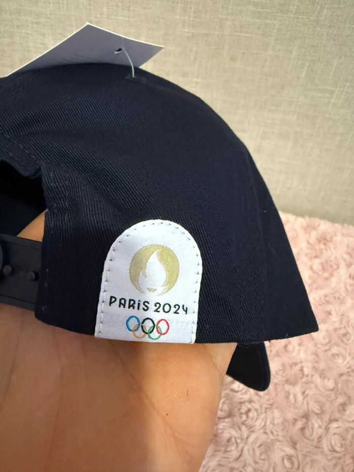 Casquette officiel jeux olympiques Paris 2024 neuve avec étiquette - photo numéro 2