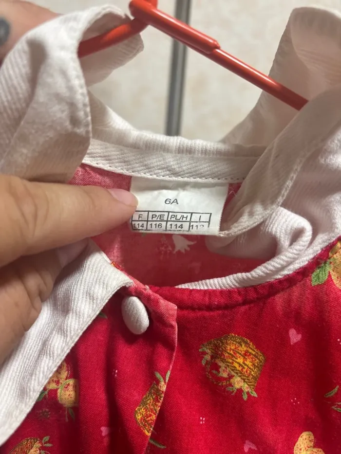 Très jolie robe taille 6ans - photo numéro 2