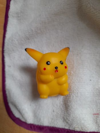 Figurine pikachu pokémon